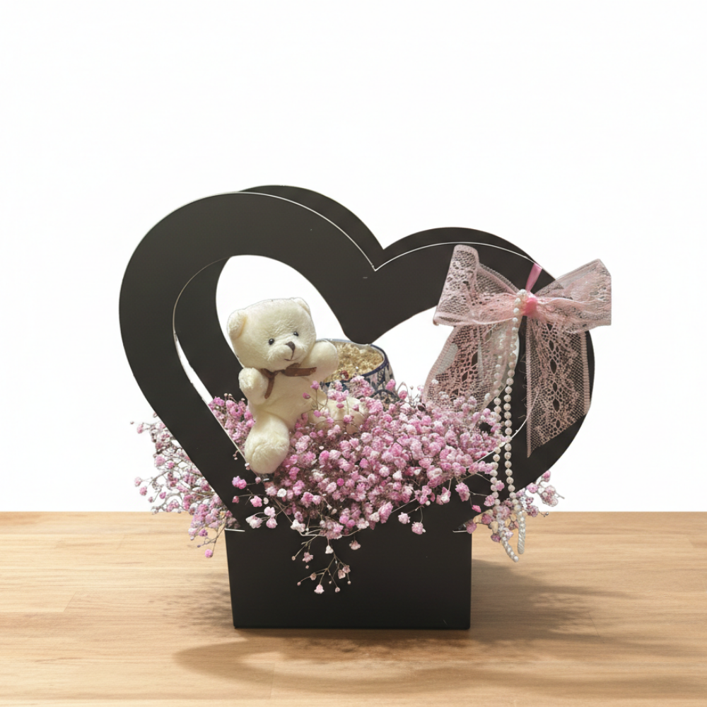 מארז פרחים ורודים לבנים עם דובי ליום האהבה