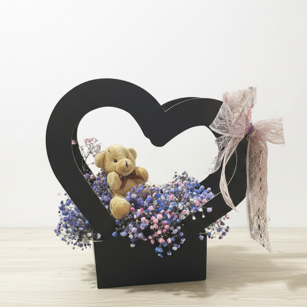 מארז פרחים סגולים עם דובי ליום האהבה