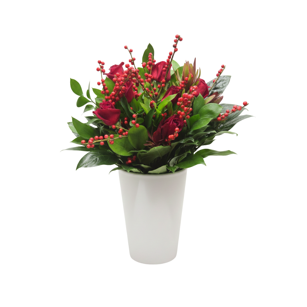 זר ורדים אדומים וענפי פירות יער ליום האהבה